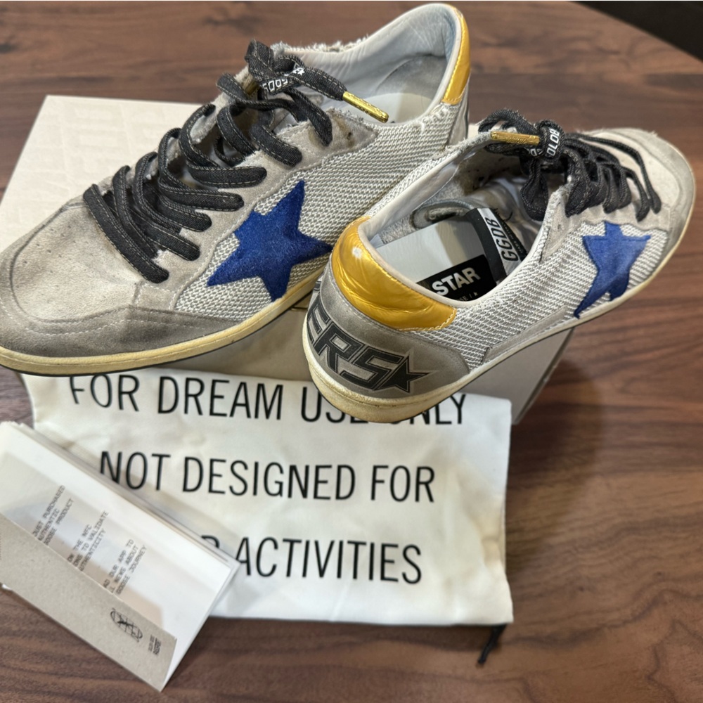 GOLDEN GOOSE
Ball Star low-top sneakers, perfect shape.